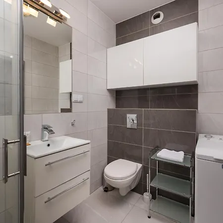 Praga Ostrobramska Modern By Bookinghost *