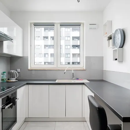 Praga Ostrobramska Modern By Bookinghost